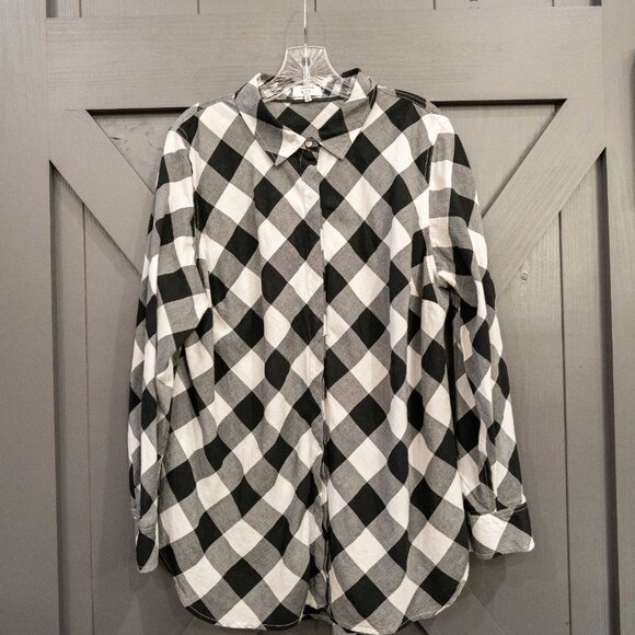 Crown & Ivy Black White Plaid Button Down Button Down Top Size 1X - Picture 1 of 3